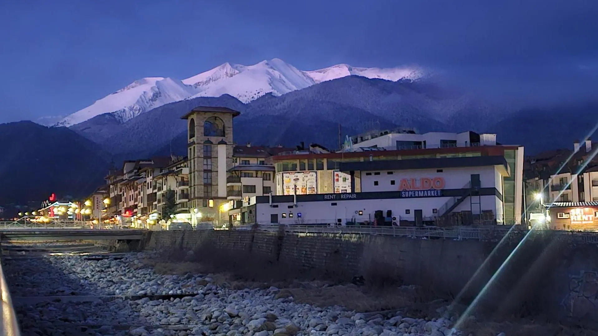 Next To Gondola. Cosy & Elegant 2 Bedroom Apartment In Neon Complex Bansko