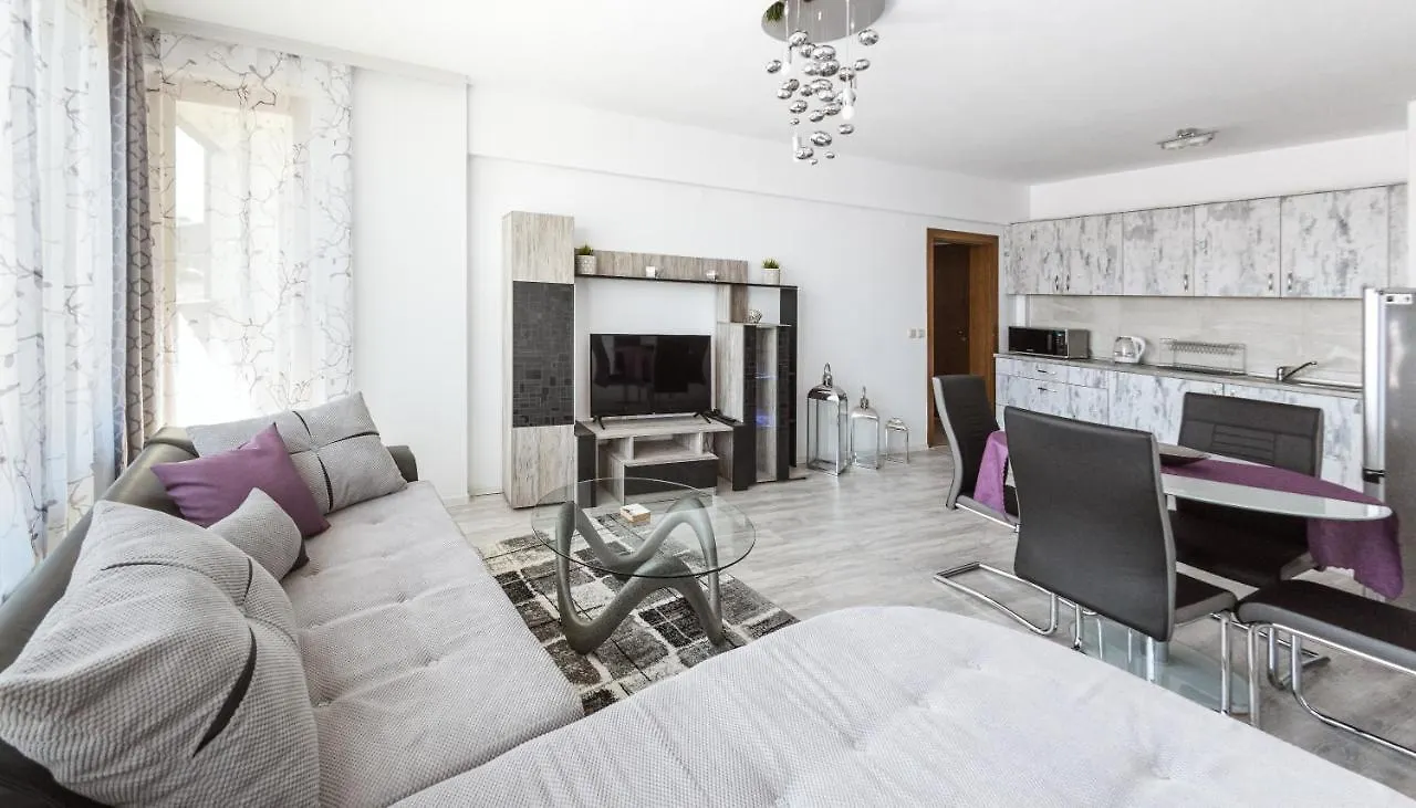 Next To Gondola. Cosy & Elegant 2 Bedroom Apartment In Neon Complex Bansko